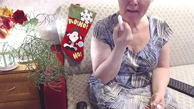 Snapshot of zarinafonliberman chatting on 12.14.25 zarinafonliberman online show from 12.14.25