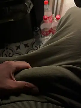 Snapshot of Nando chatting on 02.18.26 Nando online show from 02.18.26