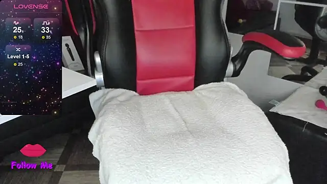 natasha logan  online show from 10.13.25