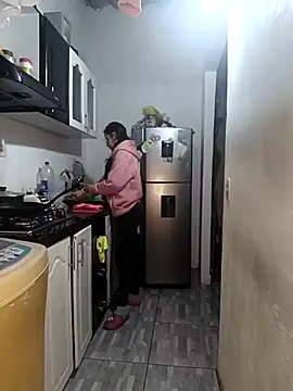 Snapshot of catire2323 chatting on 11.28.25 catire2323 online show from 11.28.25