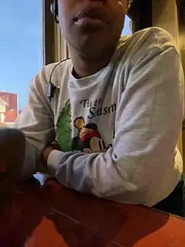 Snapshot of Lilli_Lovely chatting on 12.17.24 Lilli Lovely online show from 12.17.24