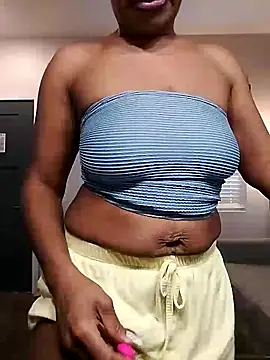 Snapshot of Lilli_Lovely chatting on 03.17.25 Lilli Lovely online show from 03.17.25