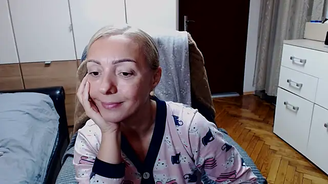 Leona-Exotic online show from 11.18.25