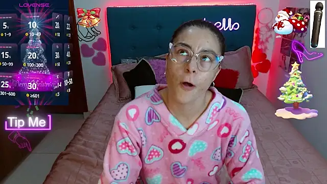 Snapshot of antonella_sweet33 chatting on 12.10.24 antonella sweet33 online show from 12.10.24