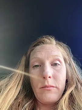 Snapshot of GoldenFlameGoddess chatting on 04.19.26 GoldenFlameGoddess online show from 04.19.26