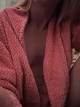 Snapshot of GoldenFlameGoddess chatting on 05.29.26 GoldenFlameGoddess online show from 05.29.26