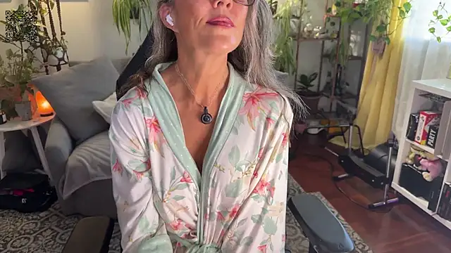 sunniedayz  online show from 09.09.25