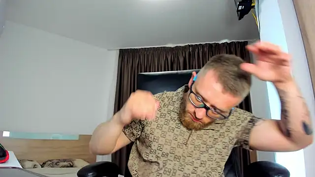 Snapshot of Findom_guy chatting on 06.19.26 Findom guy online show from 06.19.26