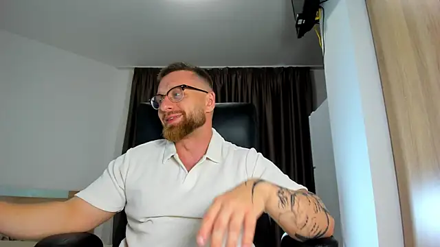 Snapshot of Findom_guy chatting on 06.20.26 Findom guy online show from 06.20.26