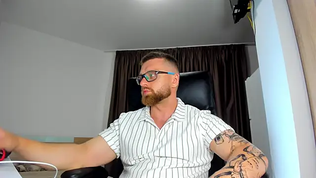 Snapshot of Findom_guy chatting on 06.21.26 Findom guy online show from 06.21.26