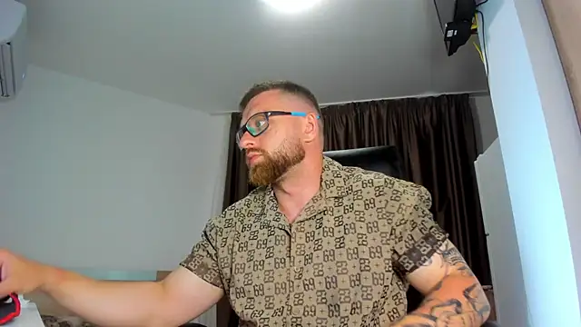 Snapshot of Findom_guy chatting on 06.22.26 Findom guy online show from 06.22.26