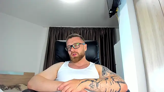 Snapshot of Findom_guy chatting on 06.26.26 Findom guy online show from 06.26.26