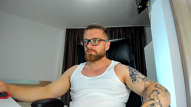 Snapshot of Findom_guy chatting on 06.30.26 Findom guy online show from 06.30.26
