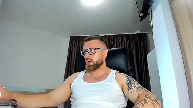 Snapshot of Findom_guy chatting on 07.07.26 Findom guy online show from 07.07.26