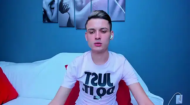 Snapshot of andboyfor6 chatting on 01.31.25 andboyfor6 online show from 01.31.25