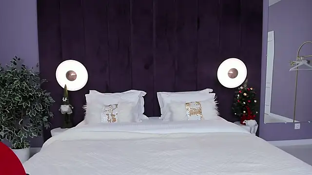 LilyRaisa online show from 12.21.24