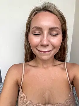 LilyRaisa online show from 02.03.25