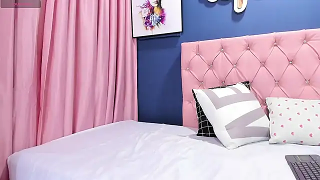 Snapshot of AngelitaWild_ chatting on 02.28.25 AngelitaWild online show from 02.28.25