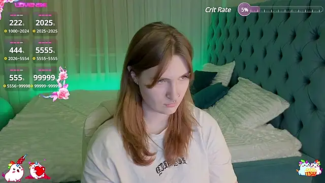 Snapshot of _Chlo__e chatting on 02.04.25 Chlo e online show from 02.04.25