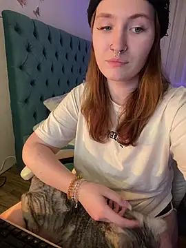 Snapshot of _Chlo__e chatting on 02.04.25 Chlo e online show from 02.04.25