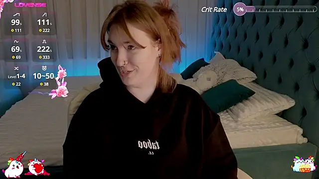 Snapshot of _Chlo__e chatting on 02.07.25 Chlo e online show from 02.07.25