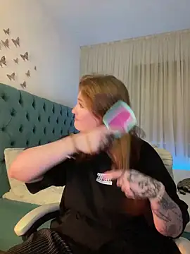 Snapshot of _Chlo__e chatting on 02.13.25 Chlo e online show from 02.13.25