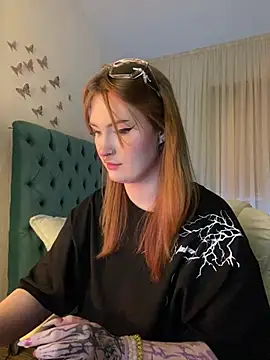 Snapshot of _Chlo__e chatting on 02.15.25 Chlo e online show from 02.15.25