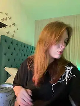 Snapshot of _Chlo__e chatting on 02.19.25 Chlo e online show from 02.19.25