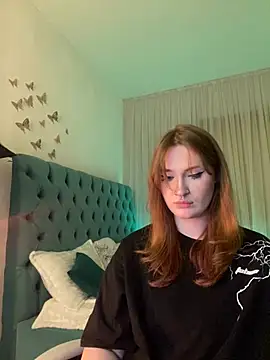 Snapshot of _Chlo__e chatting on 02.20.25 Chlo e online show from 02.20.25