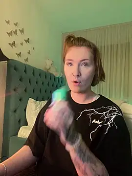 Snapshot of _Chlo__e chatting on 02.21.25 Chlo e online show from 02.21.25