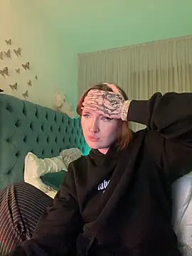 Snapshot of _Chlo__e chatting on 02.22.25 Chlo e online show from 02.22.25