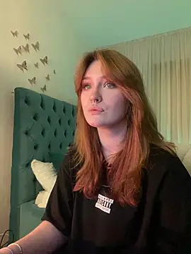 Snapshot of _Chlo__e chatting on 02.26.25 Chlo e online show from 02.26.25