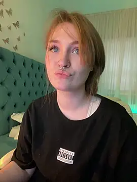 Snapshot of _Chlo__e chatting on 03.01.25 Chlo e online show from 03.01.25