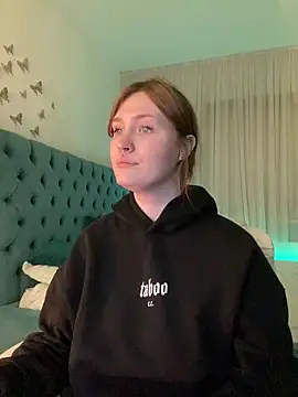 Snapshot of _Chlo__e chatting on 03.03.25 Chlo e online show from 03.03.25