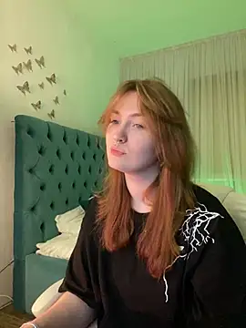 Snapshot of _Chlo__e chatting on 03.06.25 Chlo e online show from 03.06.25