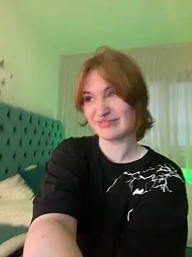 Snapshot of _Chlo__e chatting on 03.07.25 Chlo e online show from 03.07.25