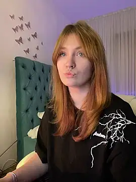 Snapshot of _Chlo__e chatting on 03.09.25 Chlo e online show from 03.09.25