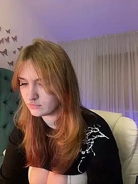 Snapshot of _Chlo__e chatting on 03.10.25 Chlo e online show from 03.10.25