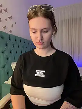 Snapshot of _Chlo__e chatting on 03.13.25 Chlo e online show from 03.13.25