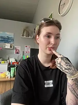 Snapshot of _Chlo__e chatting on 03.13.25 Chlo e online show from 03.13.25