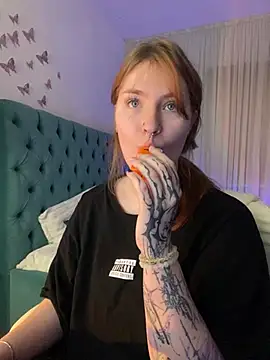 Snapshot of _Chlo__e chatting on 03.13.25 Chlo e online show from 03.13.25