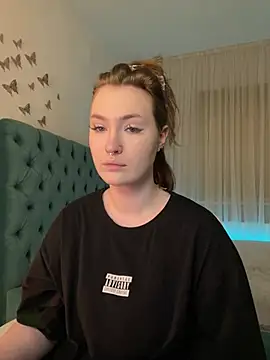 Snapshot of _Chlo__e chatting on 03.22.25 Chlo e online show from 03.22.25