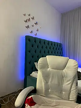 Snapshot of _Chlo__e chatting on 09.12.25 Chlo e online show from 09.12.25