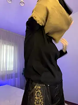 Snapshot of _Chlo__e chatting on 09.20.25 Chlo e online show from 09.20.25