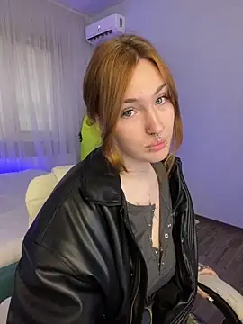 Snapshot of _Chlo__e chatting on 10.02.25 Chlo e online show from 10.02.25