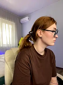 Snapshot of _Chlo__e chatting on 10.03.25 Chlo e online show from 10.03.25