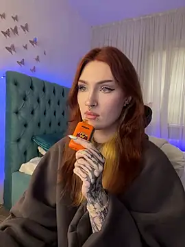 Snapshot of _Chlo__e chatting on 10.17.25 Chlo e online show from 10.17.25