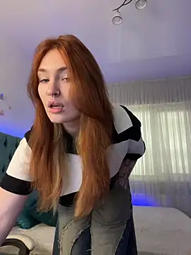 Snapshot of _Chlo__e chatting on 10.24.25 Chlo e online show from 10.24.25