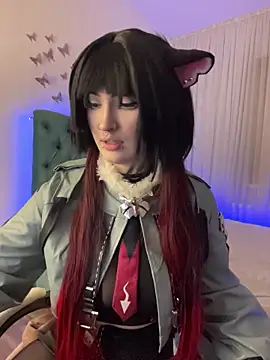 Snapshot of _Chlo__e chatting on 10.31.25 Chlo e online show from 10.31.25