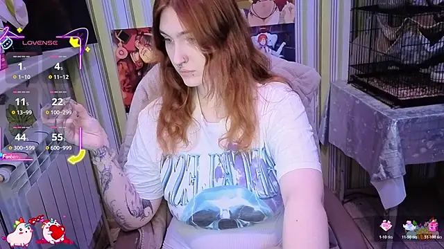 Snapshot of _Chlo__e chatting on 11.16.25 Chlo e online show from 11.16.25